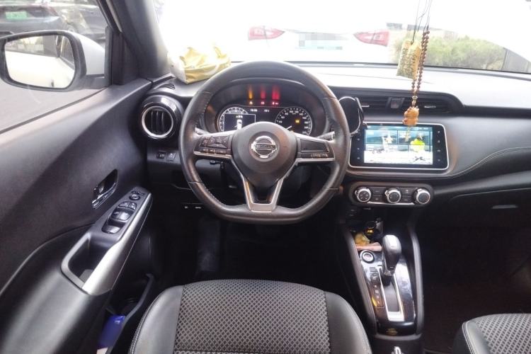 Used Nissan Kicks 2019 1.5L CVT Smart Connect Luxury Edition Steering Wheel