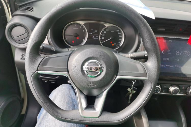 Used Nissan Kicks 2019 1.5L Manual Cool Edition Steering Wheel