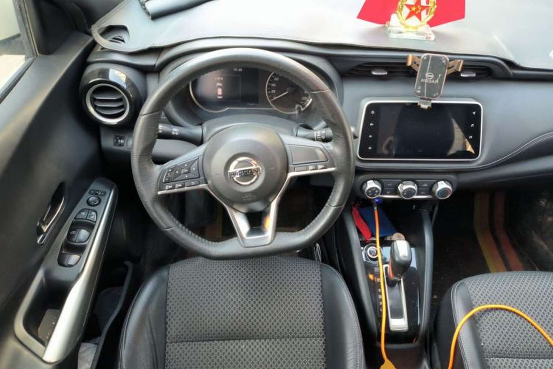 Used Nissan Kicks 2019 1.5L CVT Smart Connect Luxury Edition Steering Wheel