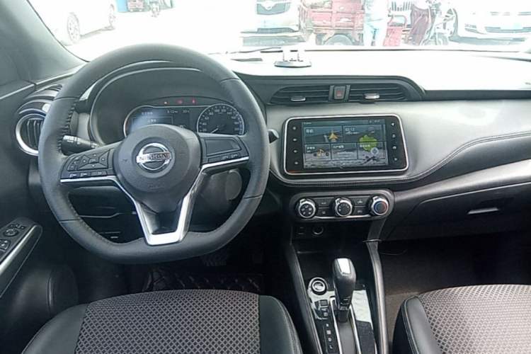 Used Nissan Kicks 2019 1.5L CVT Smart Connect Luxury Edition Steering Wheel