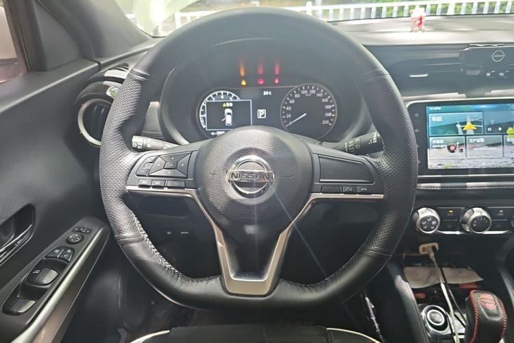 Used Nissan Kicks 2019 1.5L CVT Smart Connect Luxury Edition Steering Wheel