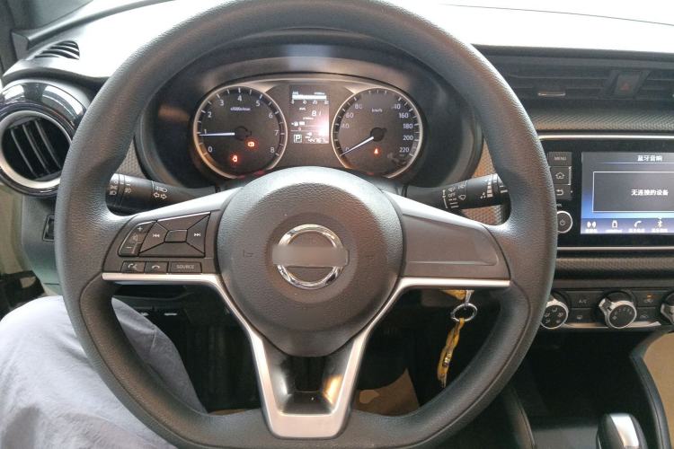 Used Nissan Kicks 2019 1.5L CVT Cool Enjoy Edition Steering Wheel