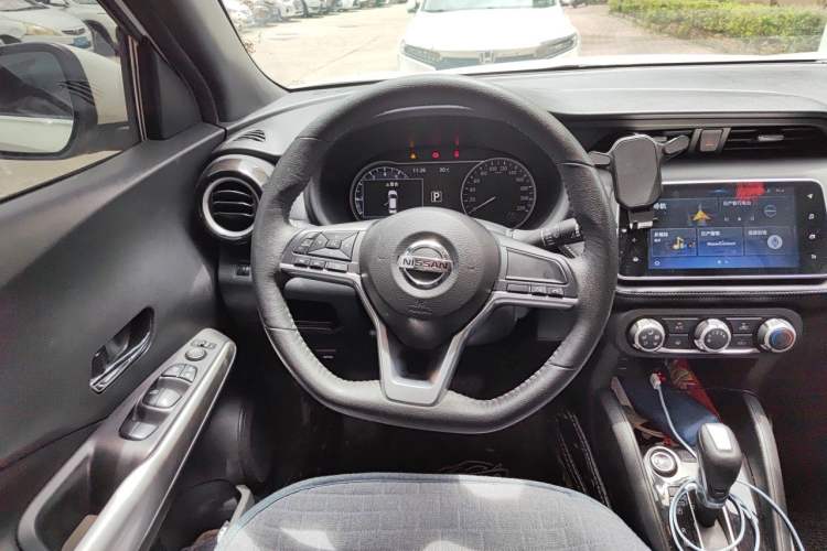 Used Nissan Kicks 2019 1.5L CVT Smart Connect Luxury Edition Steering Wheel