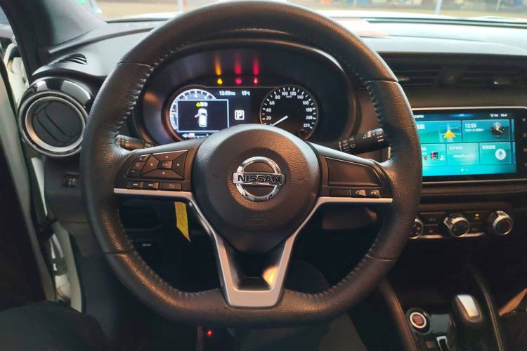 Used Nissan Kicks 2019 1.5L CVT Smart Connect Luxury Edition Steering Wheel
