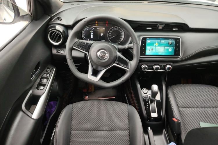 Used Nissan Kicks 2019 1.5L CVT Smart Connect Luxury Edition Steering Wheel