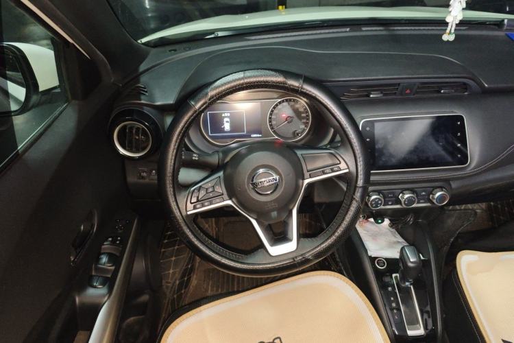 Used Nissan Kicks 2019 1.5L CVT Smart Connect Luxury Edition Steering Wheel