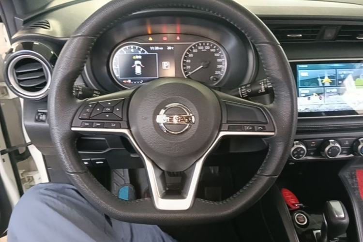 Used Nissan Kicks 2019 1.5L CVT Smart Connect Luxury Edition Steering Wheel