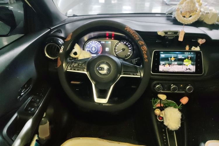 Used Nissan Kicks 2019 1.5L CVT Smart Connect Luxury Edition Steering Wheel