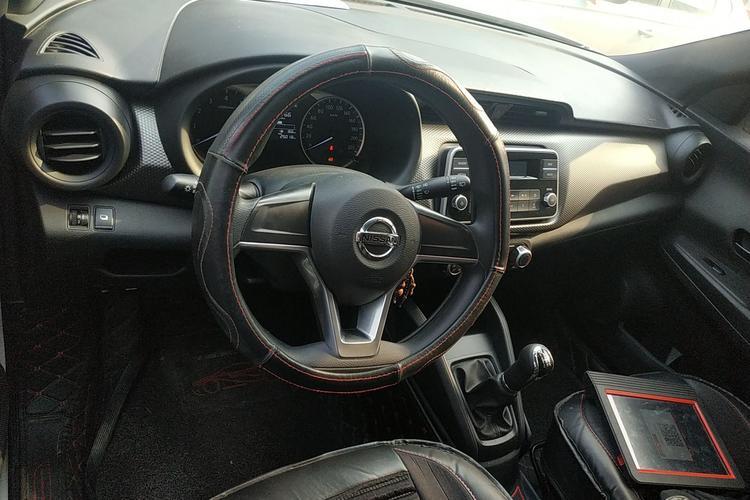 Used Nissan Kicks 2019 1.5L Manual Cool Edition Steering Wheel