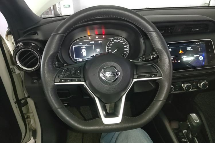 Used Nissan Kicks 2019 1.5L CVT Smart Connect Luxury Edition Steering Wheel