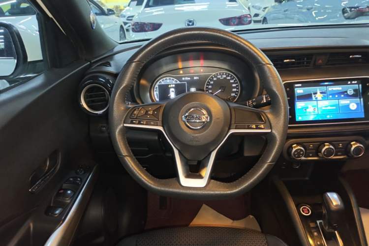 Used Nissan Kicks 2019 1.5L CVT Smart Connect Luxury Edition Steering Wheel