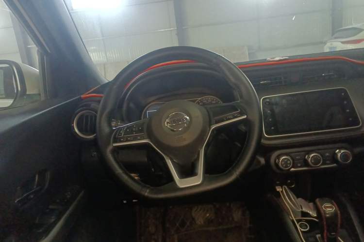 Used Nissan Kicks 2019 1.5L CVT Smart Connect Luxury Edition Steering Wheel
