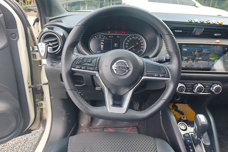 Used Nissan Kicks 2019 1.5L CVT Smart Connect Luxury Edition Steering Wheel