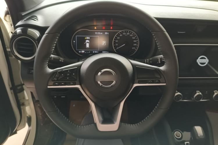 Used Nissan Kicks 2019 1.5L CVT Smart Connect Luxury Edition Steering Wheel