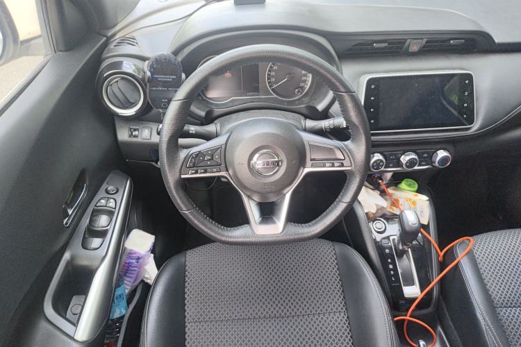 Used Nissan Kicks 2019 1.5L CVT Smart Connect Luxury Edition Steering Wheel