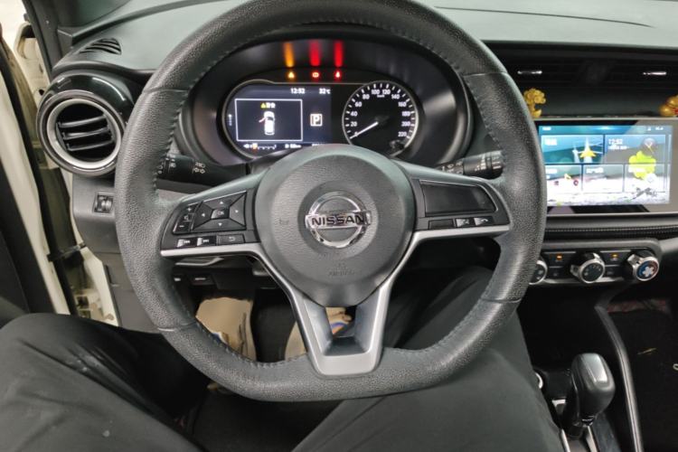 Used Nissan Kicks 2019 1.5L CVT Smart Connect Luxury Edition Steering Wheel