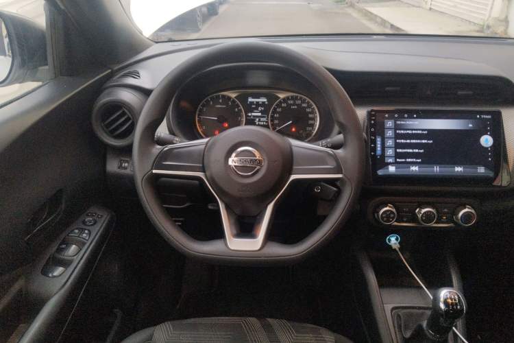 Used Nissan Kicks 2019 1.5L Manual Cool Edition Steering Wheel