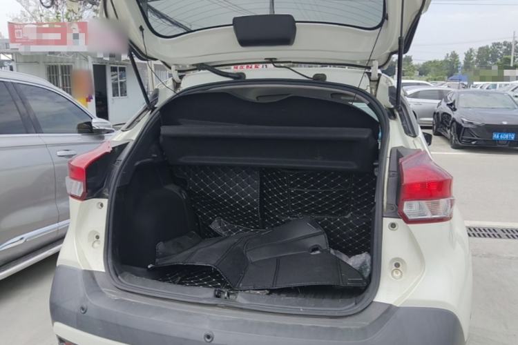 Used Nissan Kicks 2019 1.5L CVT Cool Enjoy Edition Trunk