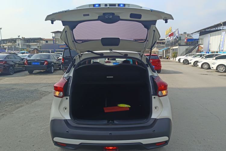 Used Nissan Kicks 2019 1.5L CVT Smart Connect Luxury Edition Trunk