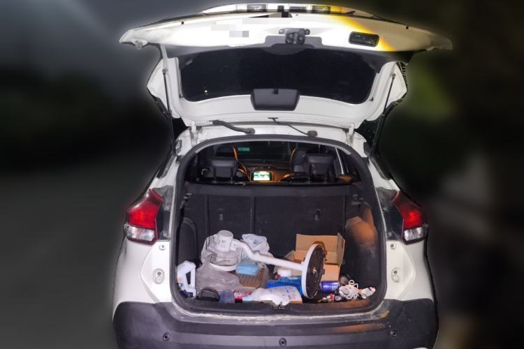 Used Nissan Kicks 2019 1.5L CVT Smart Connect Luxury Edition Trunk