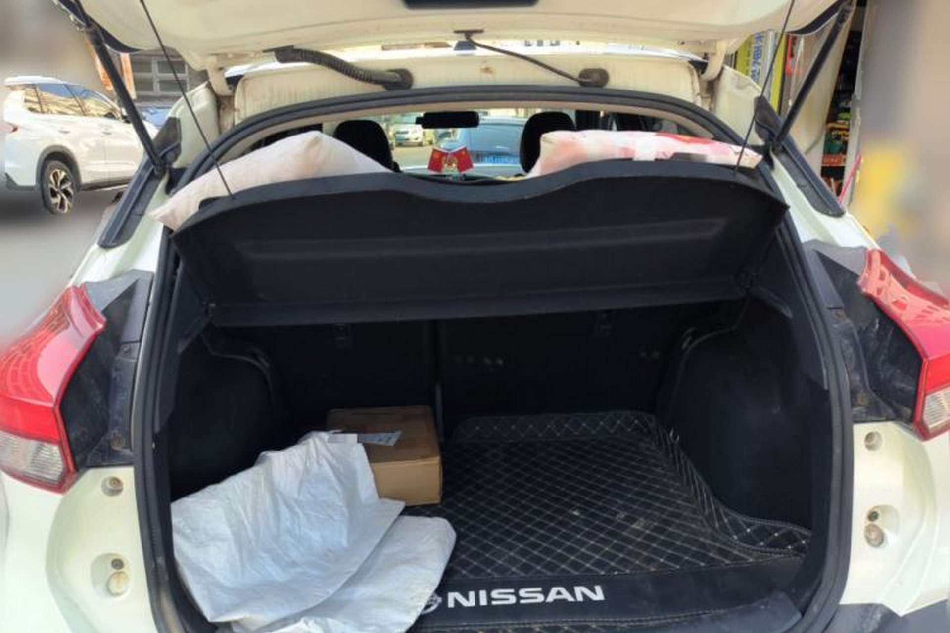 Used Nissan Kicks 2019 1.5L CVT Smart Connect Luxury Edition Trunk