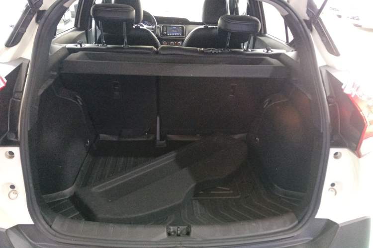 Used Nissan Kicks 2019 1.5L CVT Cool Enjoy Edition Trunk