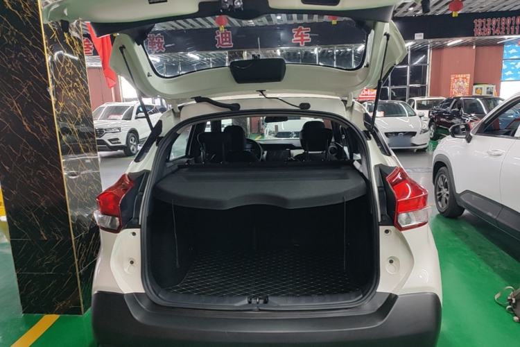 Used Nissan Kicks 2019 1.5L Manual Cool Edition Trunk