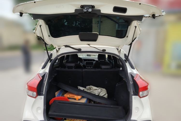 Used Nissan Kicks 2019 1.5L CVT Smart Connect Luxury Edition Trunk