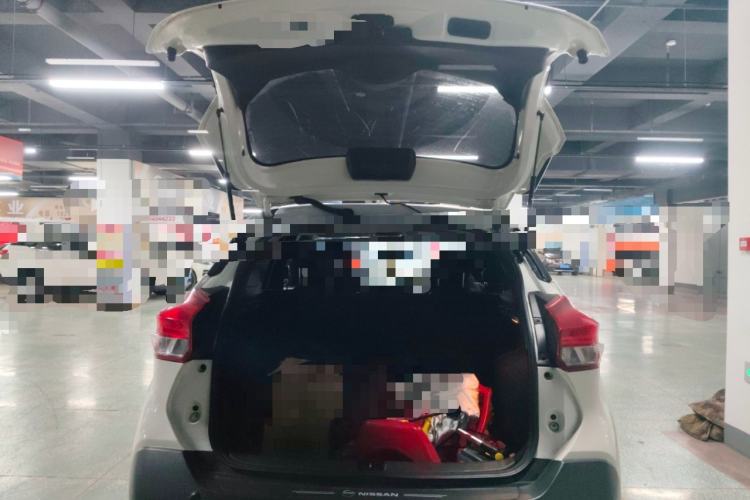Used Nissan Kicks 2019 1.5L CVT Smart Connect Luxury Edition Trunk