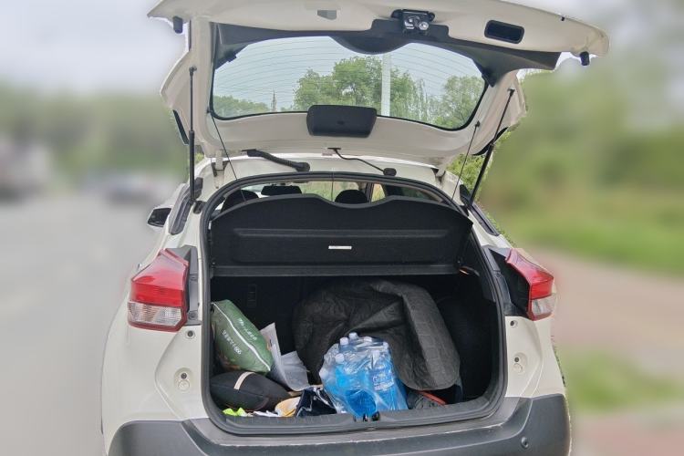 Used Nissan Kicks 2019 1.5L CVT Smart Connect Luxury Edition Trunk
