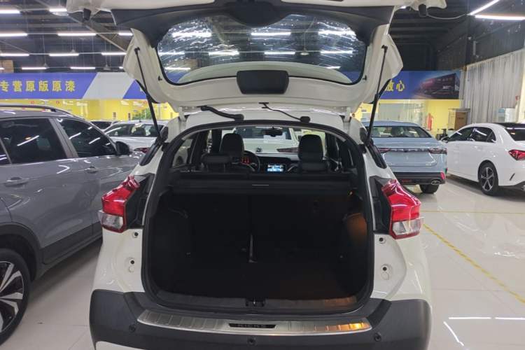 Used Nissan Kicks 2019 1.5L CVT Smart Connect Luxury Edition Trunk