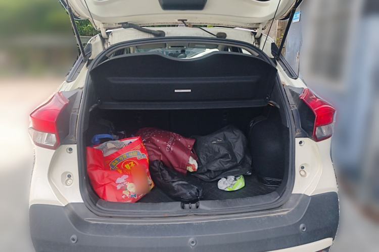 Used Nissan Kicks 2019 1.5L CVT Smart Connect Luxury Edition Trunk