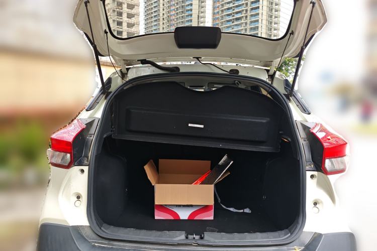 Used Nissan Kicks 2019 1.5L CVT Smart Connect Luxury Edition Trunk