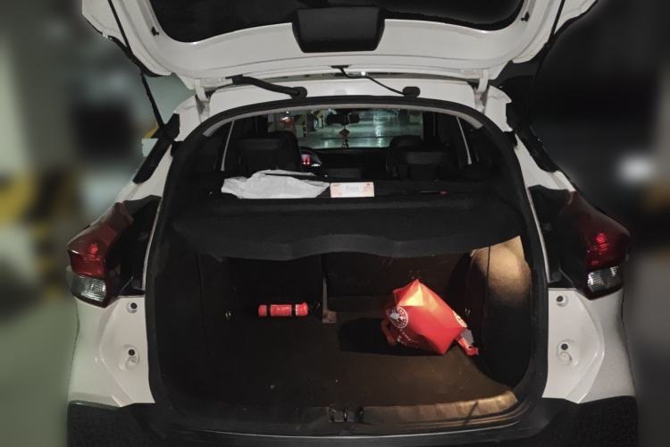 Used Nissan Kicks 2019 1.5L CVT Smart Connect Deluxe Edition Trunk