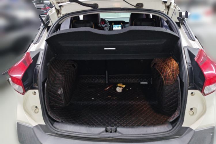 Used Nissan Kicks 2019 1.5L CVT Smart Connect Luxury Edition Trunk