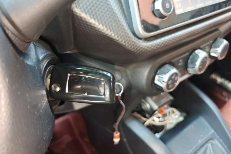 Used Nissan Kicks 2019 1.5L Manual Cool Edition Vehicle Key