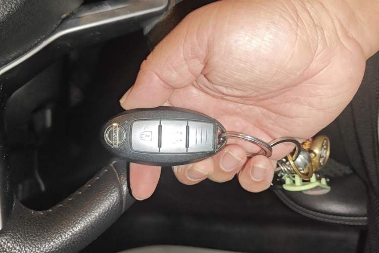 Used Nissan Kicks 2019 1.5L CVT Smart Connect Deluxe Edition Vehicle Key