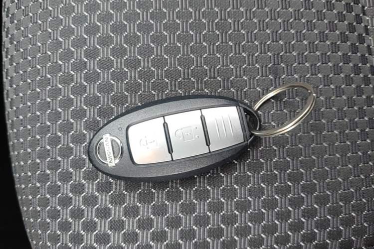 Used Nissan Kicks 2019 1.5L CVT Smart Connect Luxury Edition Vehicle Key