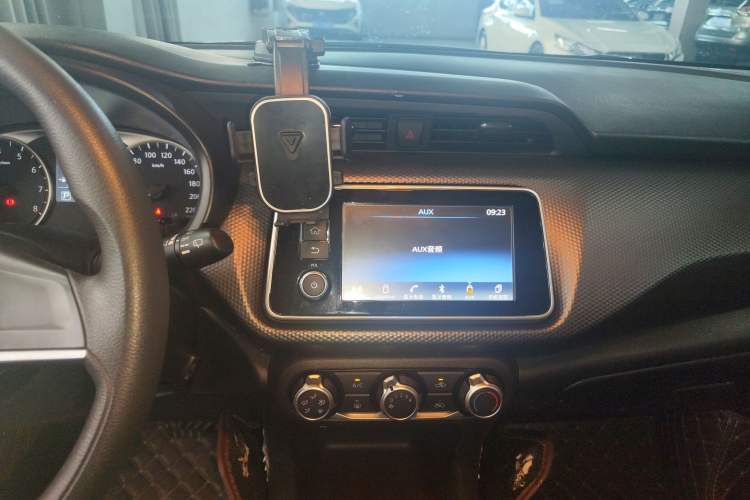 Used Nissan Kicks 2020 1.5L XL CVT Cool Enjoyment Edition Audio And AC Panel