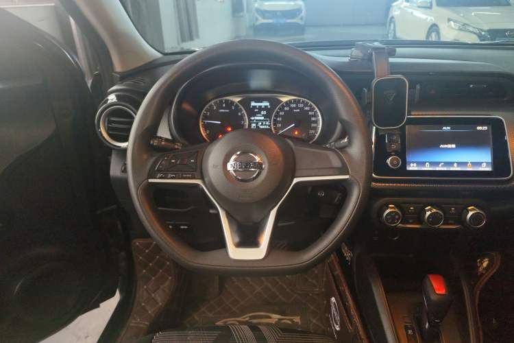 Used Nissan Kicks 2020 1.5L XL CVT Cool Enjoyment Edition Steering Wheel
