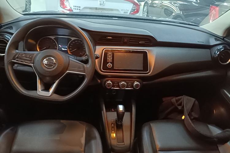 Used Nissan Kicks 2020 1.5L XL CVT Cool Enjoyment Edition Center Console