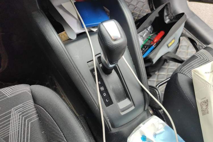 Used Nissan Kicks 2020 1.5L XL CVT Cool Enjoyment Edition Gear Lever