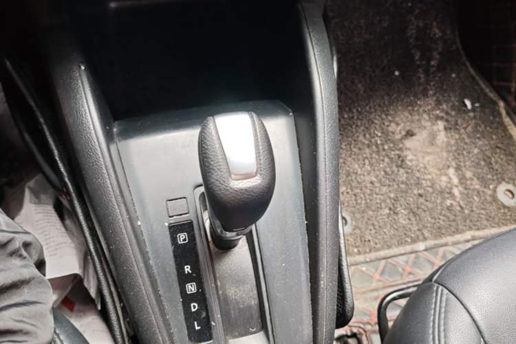Used Nissan Kicks 2020 1.5L XL CVT Cool Enjoyment Edition Gear Lever