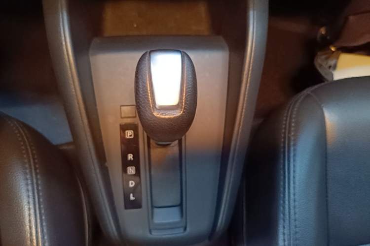 Used Nissan Kicks 2020 1.5L XL CVT Cool Enjoyment Edition Gear Lever