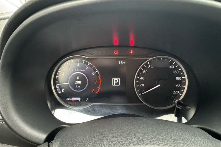 Used Nissan Kicks 2020 1.5L XV CVT Smart Connect Luxury Edition Interior 2