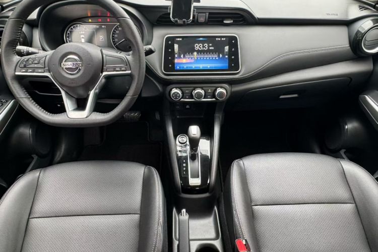 Used Nissan Kicks 2020 1.5L XV CVT Smart Connect Luxury Edition Interior 3