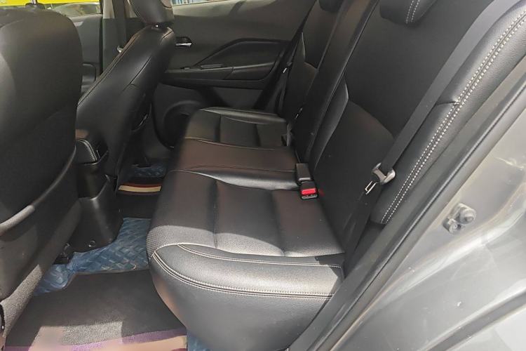 Used Nissan Kicks 2020 1.5L XL CVT Cool Enjoyment Edition Interior 4