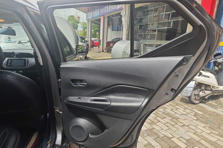 Used Nissan Kicks 2020 1.5L XL CVT Cool Enjoyment Edition Interior 6