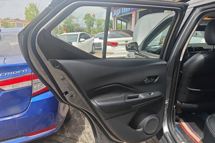 Used Nissan Kicks 2020 1.5L XL CVT Cool Enjoyment Edition Interior 8