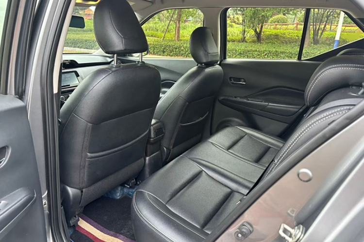 Used Nissan Kicks 2020 1.5L XL CVT Cool Enjoyment Edition Interior 9